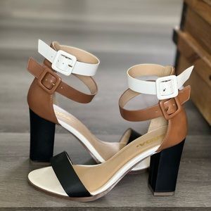 Soda Sandals size 7, as is